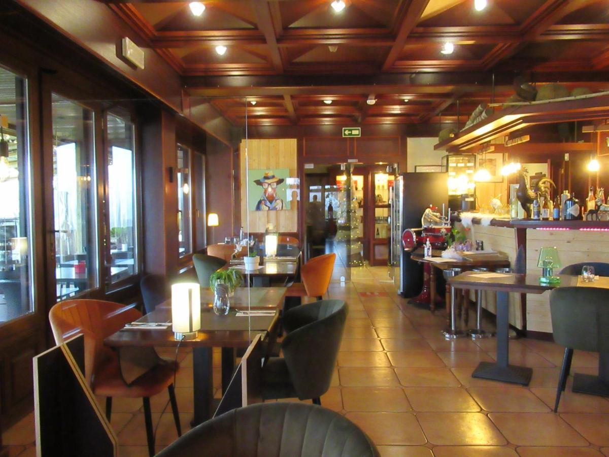 Hotel Restaurant N 4 Martelange エクステリア 写真