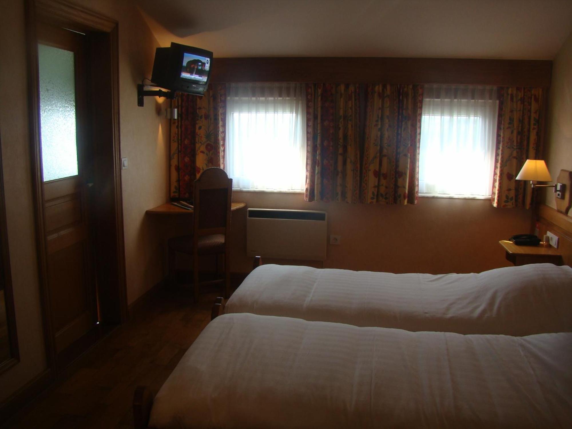 Hotel Restaurant N 4 Martelange エクステリア 写真