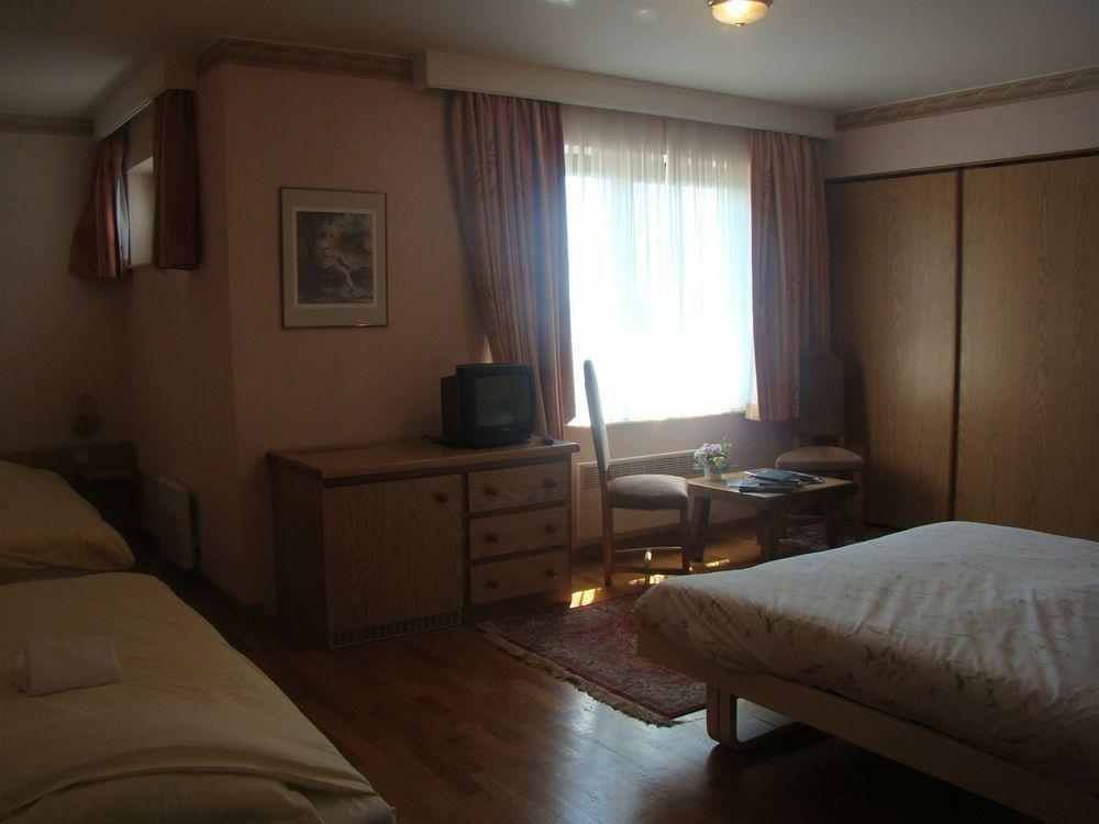 Hotel Restaurant N 4 Martelange エクステリア 写真