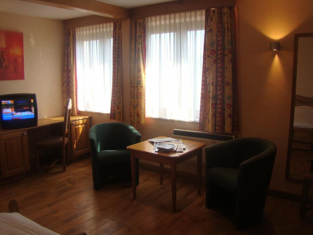 Hotel Restaurant N 4 Martelange エクステリア 写真
